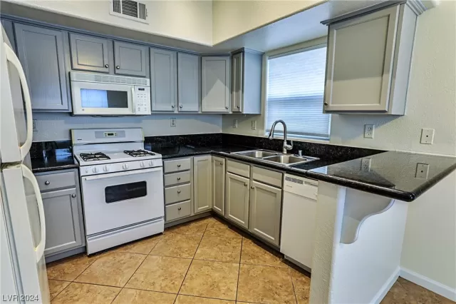 MLS: 2558702 Condo For Sale