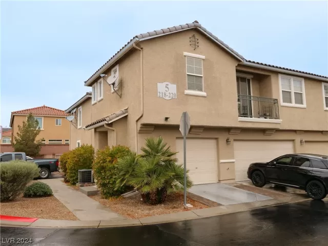 MLS: 2558761 Condo For Sale