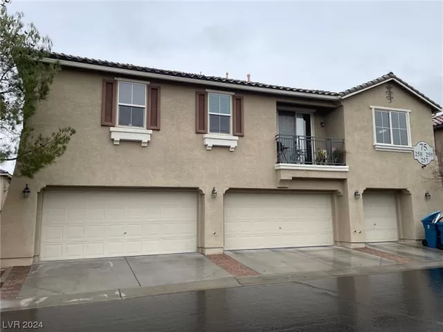 MLS: 2558772 Condo For Sale