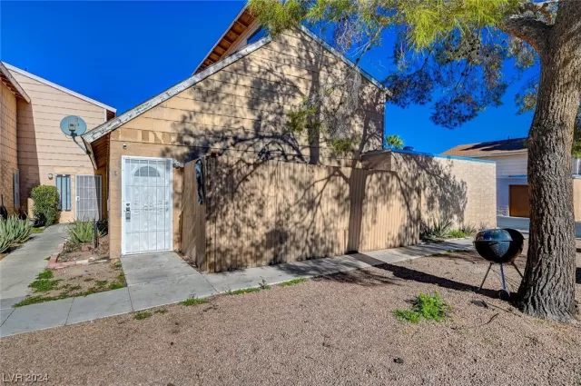 MLS: 2558795 Condo For Sale