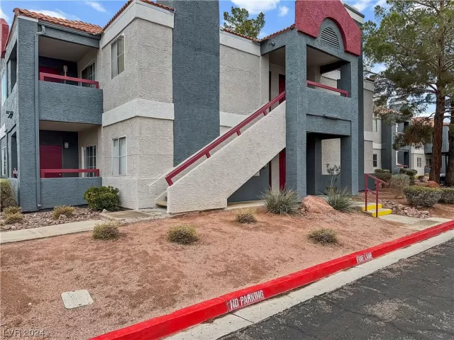 MLS: 2558853 Condo For Sale