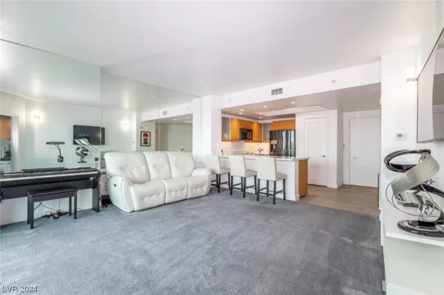 MLS: 2558884 Condo For Sale