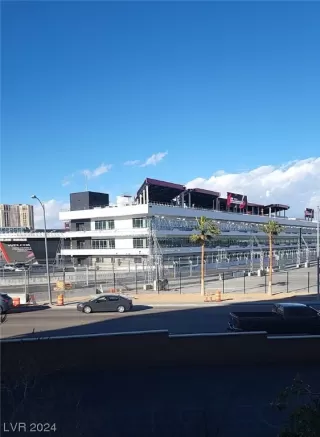 Photo #1: 2558913 Listing 