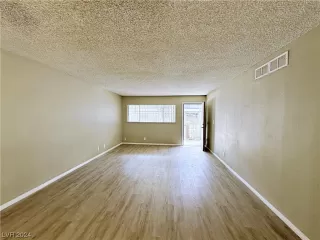 Photo #3: 2558955 Listing 