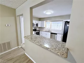 Photo #6: 2558955 Listing 