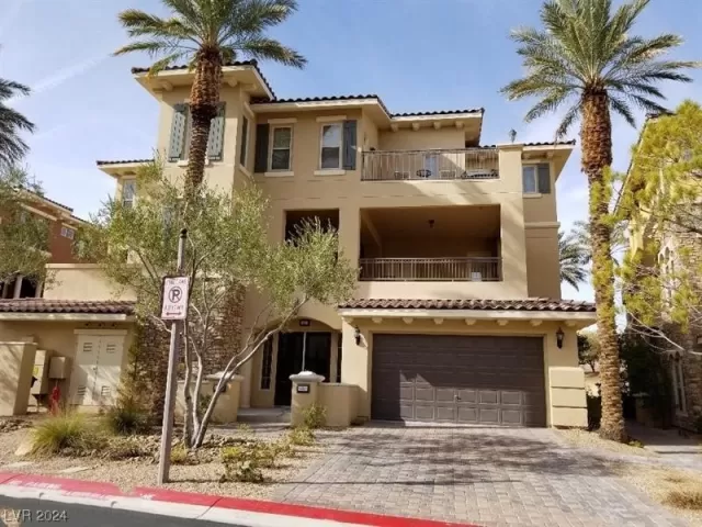 MLS: 2558957 Condo For Sale