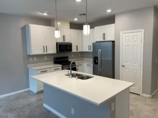 Photo #1: 2558992 Listing 