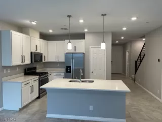 Photo #2: 2558992 Listing 