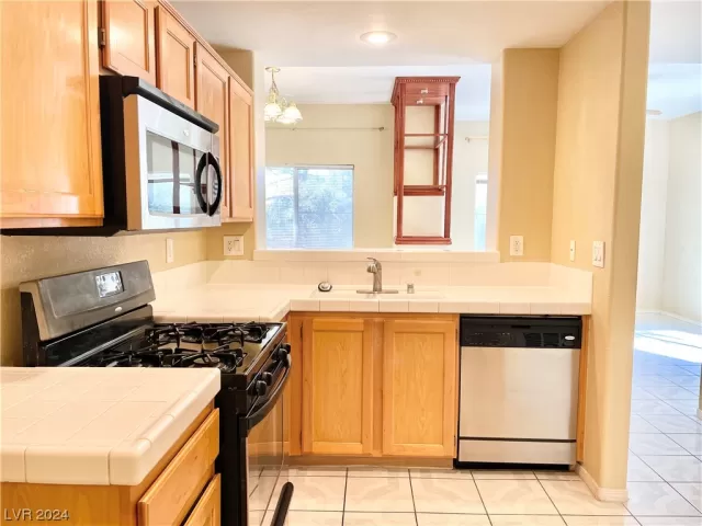 MLS: 2559032 Condo For Sale