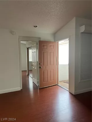 Photo #5: 2559042 Listing