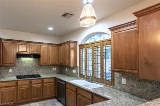 Photo #5: 2559071 Listing