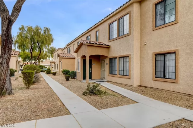 MLS: 2559118 Condo For Sale