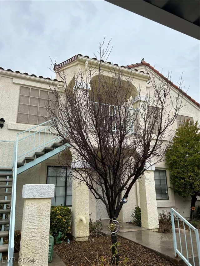 MLS: 2559147 Condo For Sale