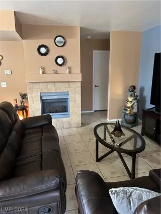 Photo #3: 2559147 Listing