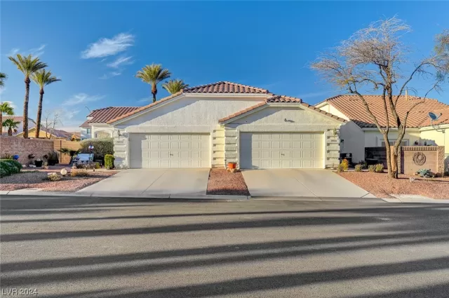 MLS: 2559170 Condo For Sale