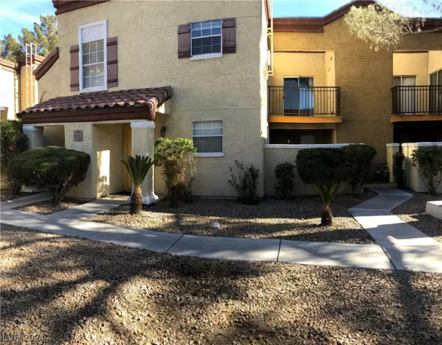 MLS: 2559200 Condo For Sale