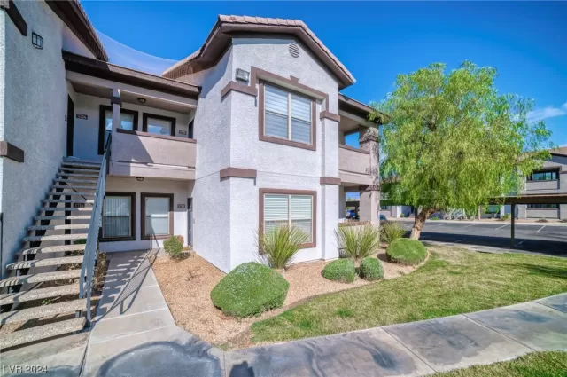 MLS: 2559233 Condo For Sale