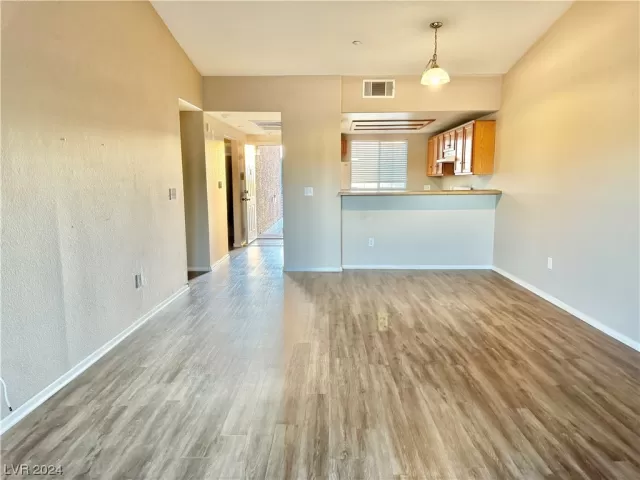 MLS: 2559257 Condo For Sale