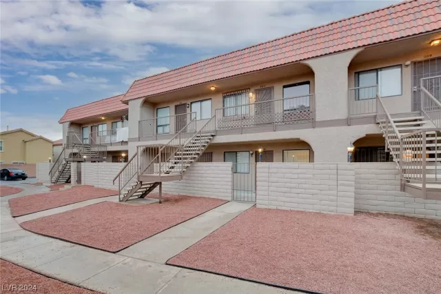 MLS: 2559274 Condo For Sale