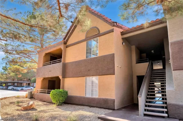 MLS: 2559281 Condo For Sale