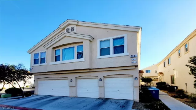 MLS: 2559296 Condo For Sale