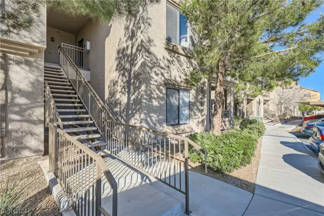 MLS: 2559329 Condo For Sale