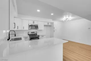 Photo #2: 2559337 Listing