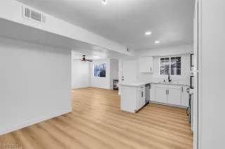 Photo #6: 2559337 Listing