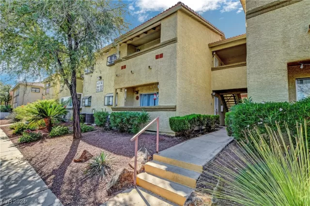 MLS: 2559392 Condo For Sale