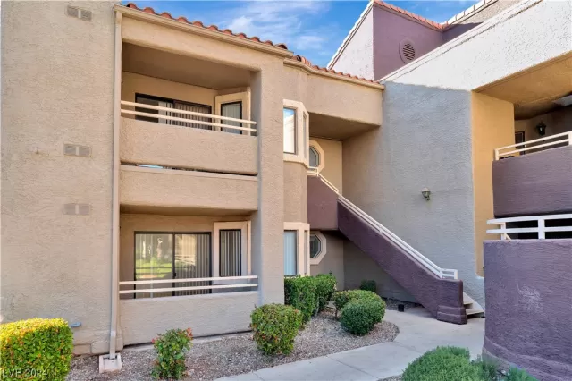 MLS: 2559393 Condo For Sale