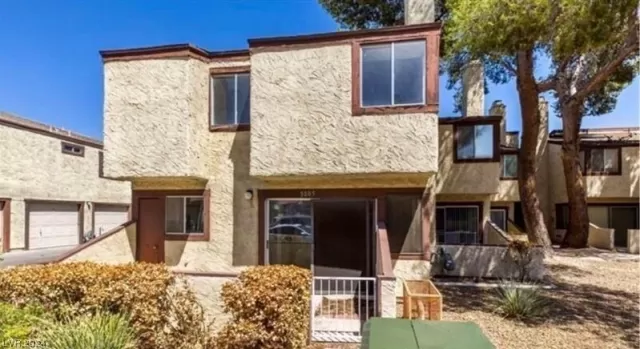 MLS: 2559398 Condo For Sale