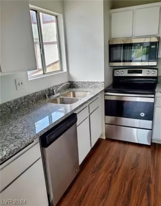 Photo #6: 2559398 Listing