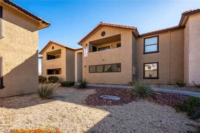 MLS: 2559413 Condo For Sale