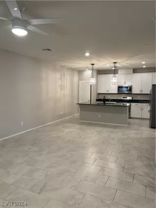 Photo #5: 2559421 Listing