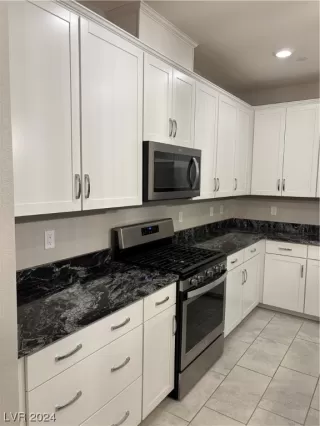 Photo #6: 2559421 Listing