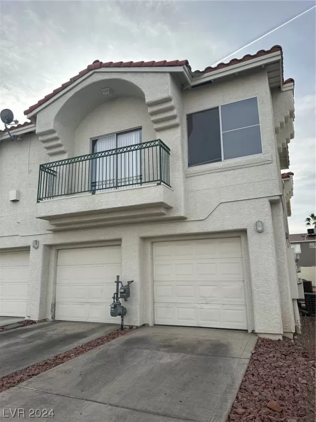 MLS: 2559427 Condo For Sale