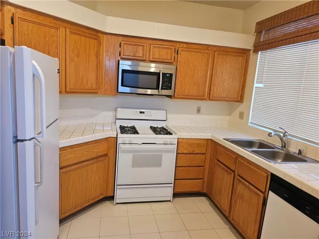 MLS: 2559489 Condo For Sale