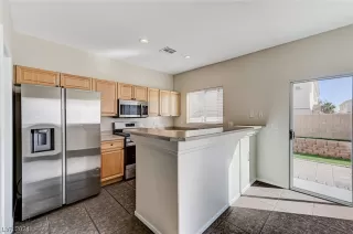 Photo #2: 2559494 Listing