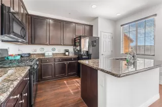 Photo #1: 2559517 Listing