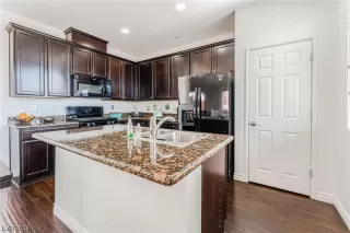 Photo #3: 2559517 Listing