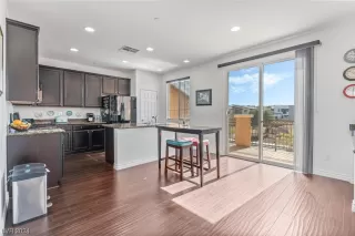 Photo #4: 2559517 Listing