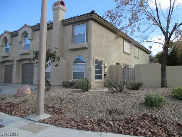 MLS: 2559533 Condo For Sale