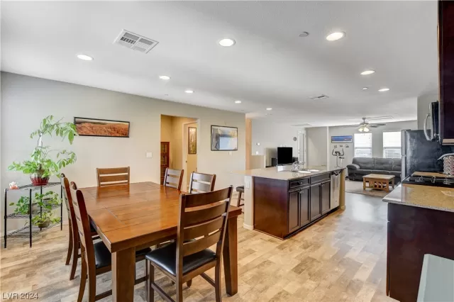 MLS: 2559539 Condo For Sale