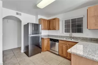 Photo #3: 2559563 Listing