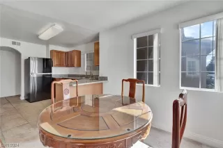 Photo #5: 2559563 Listing