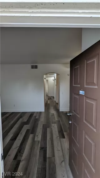 Photo #1: 2559568 Listing 