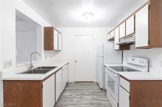 Photo #4: 2559628 Listing