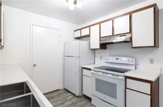 Photo #5: 2559628 Listing