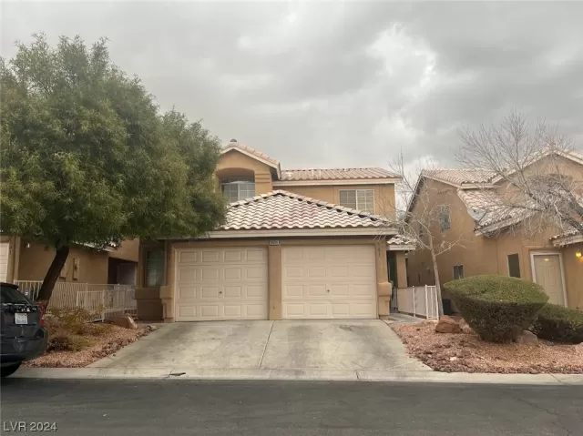 MLS: 2559640 Condo For Sale