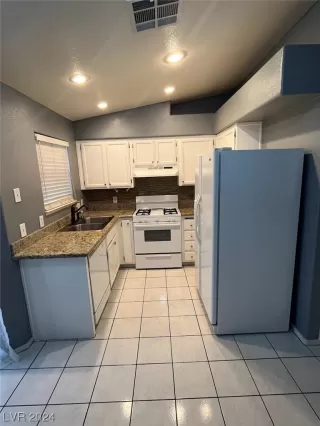 Photo #1: 2559640 Listing 